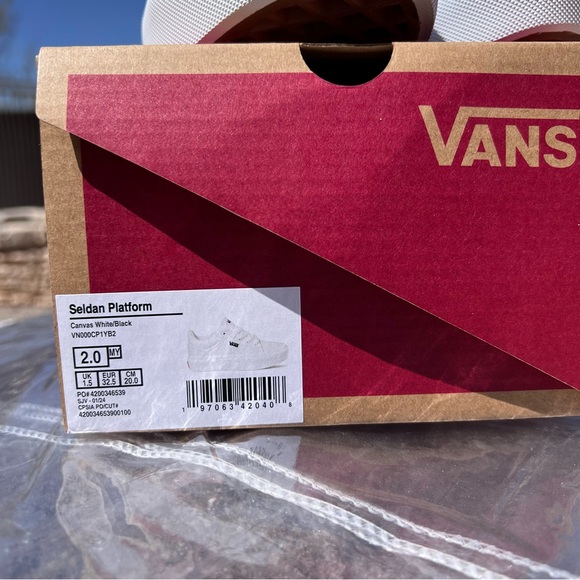 ⬇️VANS NWT Kids Canvas Sneakers Size US MISSY 2.0 White W/Black Seldan Platform - Picture 2 of 8